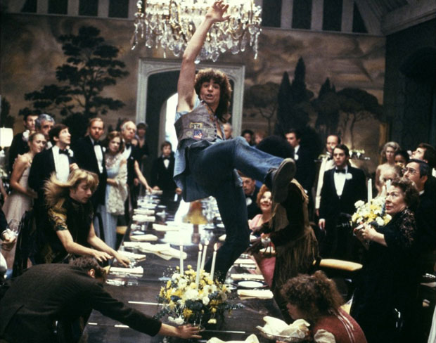 Публика је певала с хипи “племеном”